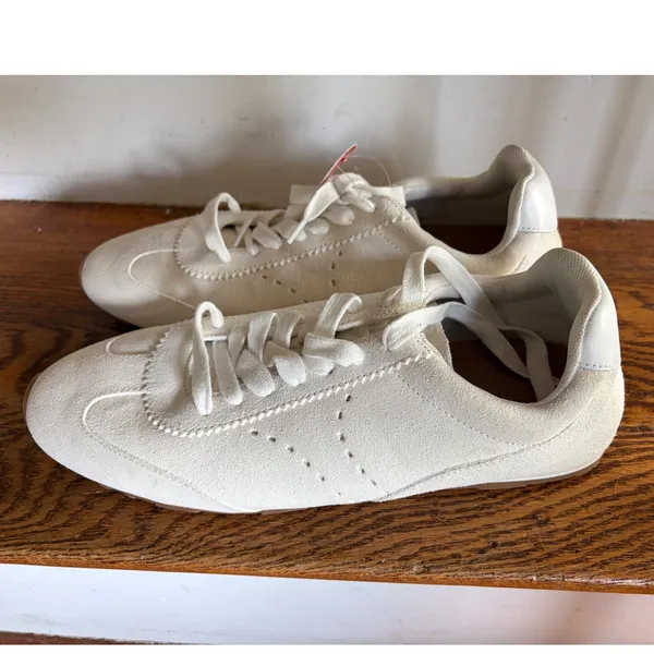 Blondo Callen Waterproof Suede Sneakers Cream Sand Low Top Star Sole Womens 11M‎ - Image 4
