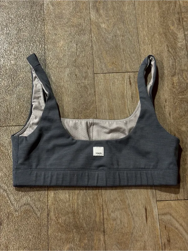 Vuori Grey Straight Scoop Neckline Size Small - Image 2