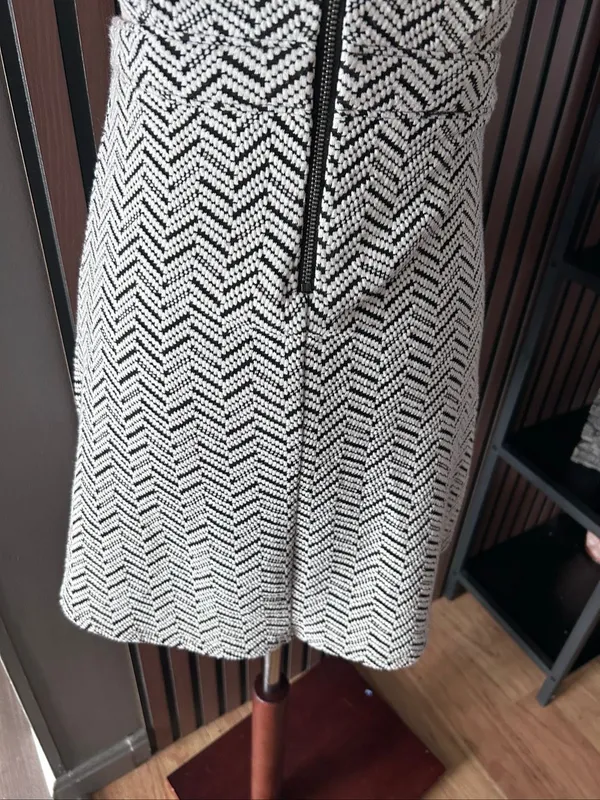 Abercrombie and Fitch black and white cut out sides dress size xs Sleeveless Geo - Image 5