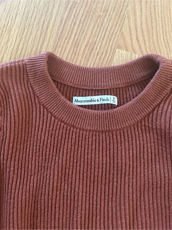 Abercrombie sweater - Image 2