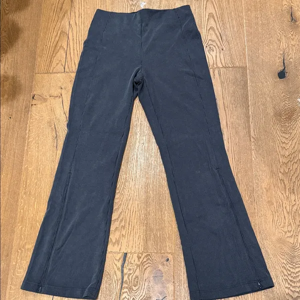 lululemon‎ athletica softstreme flared gray Flared Leggings size 10 - Image 2