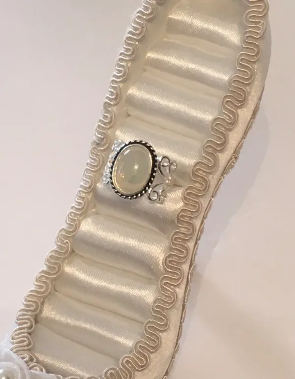 Vintage Style Moonstone Ring, Size 6 Silver - Image 4