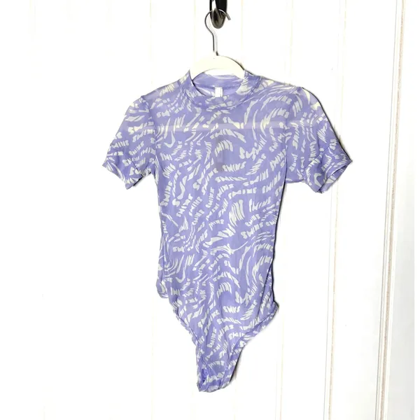 SKIMS Summer Mesh T-Shirt Bodysuit Lilac Swirl Logo Print Mock Neck NWT L - Image 2