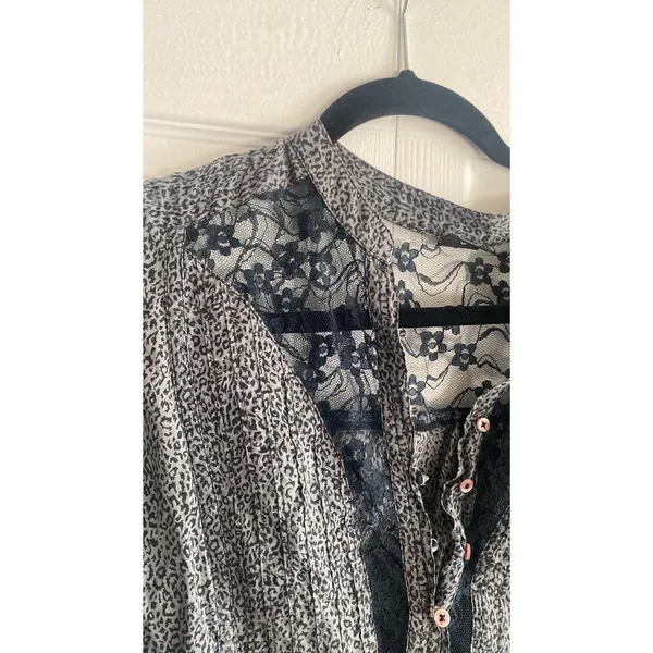 Free People Leopard Lace Babydoll Blouse Womens Size 6 Grey Animal Boho Top - Image 3