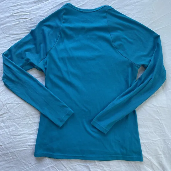 Patagonia light weight long sleeve - Image 2