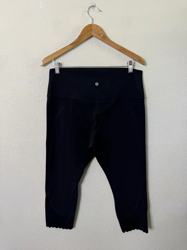 Lululemon Align Scalloped Hem High-Rise Crop 23" Black Womens‎ Size 14 - Image 4
