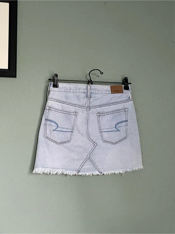 American Eagle Denim Slightly Distressed Mini Short Skirt Size 00 Light Wash - Image 4