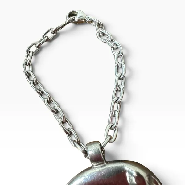 Cartier Silver Metal Panther Circle Keychain Bag Charm Engraved Pendant - Image 4