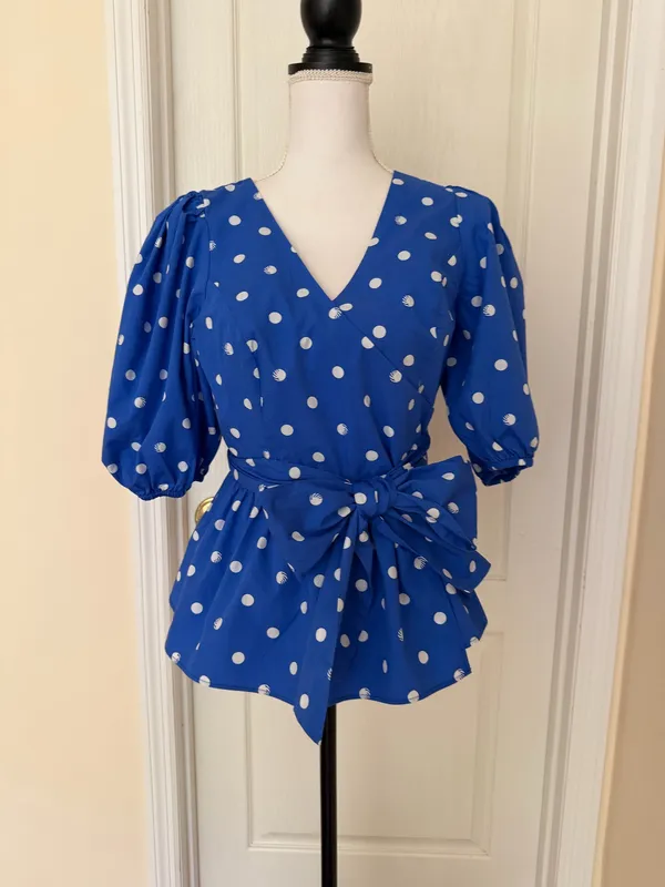 Lilly Pulitzer Kara Cotton Wrap Blue Polka Dot Top Puff sleeve, Sz 8 - Image 2