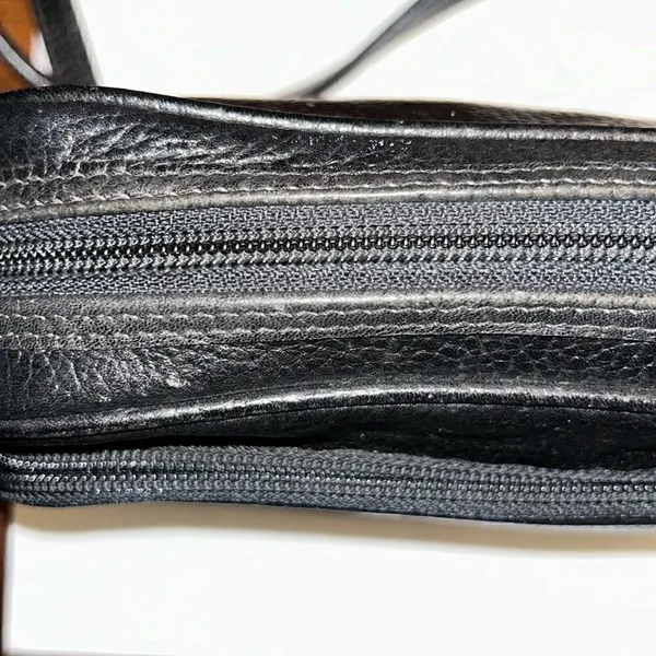 Hunting World Black Leather Crossbody Bag - Image 11