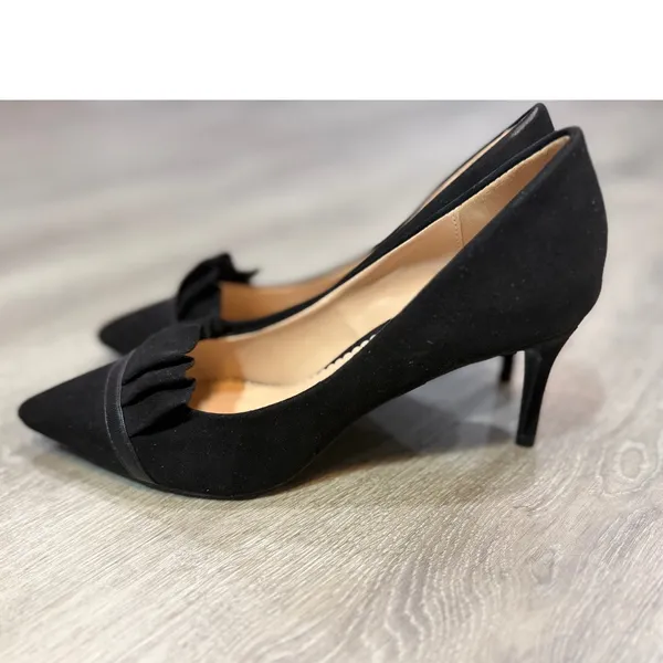 Journee Collection Marek Black Faux Suede Ruffle Pointed Toe Pumps 7.5 - Image 8