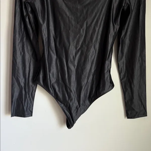Babaton Satinette Squareneck Longsleeve Bodysuit Medium - Image 6