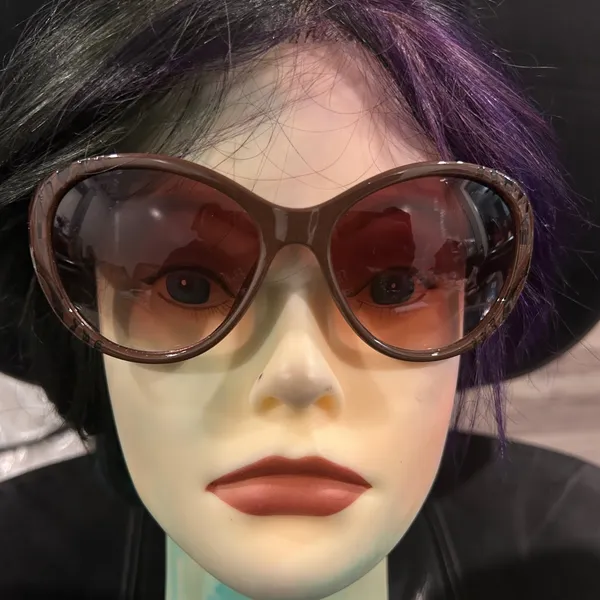 Steve Madden Chic Brown Sunglasses - Image 6