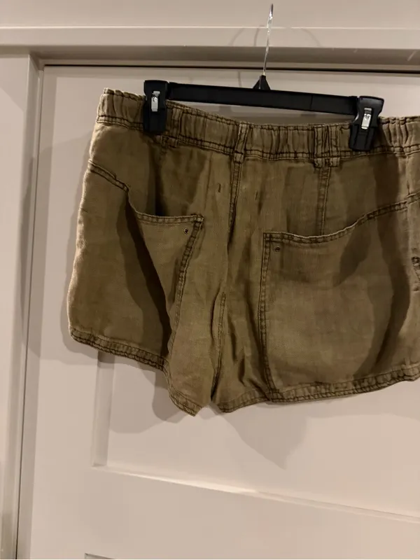 Free People Women’s Olive Tan slouchy cargo Drawstring Shorts. Size 10! New. - Image 4