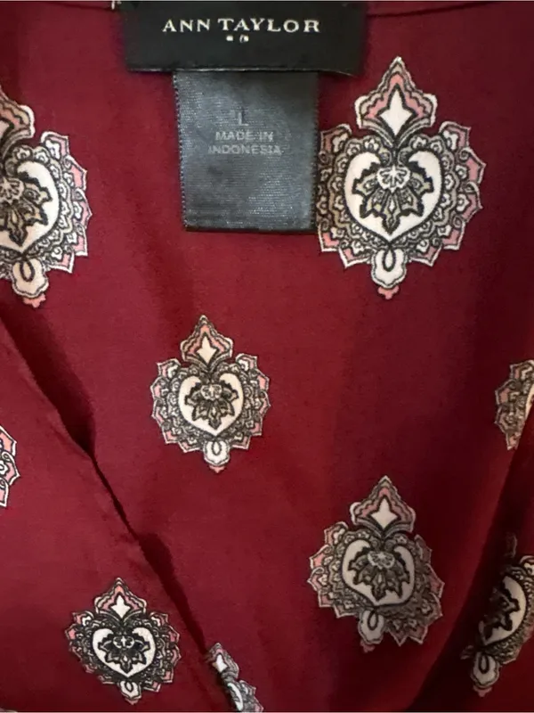 Ann Taylor Burgundy Sleeveless V-Neck Medallion Print Camisole - Image 2