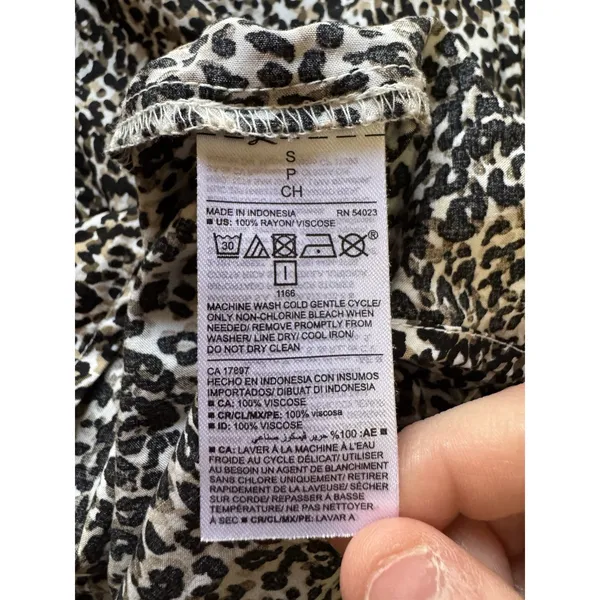 Old Navy Women Sz Small Leopard Print Popover Top Long‎ Sleeve Lightweight Shirt - Image 11