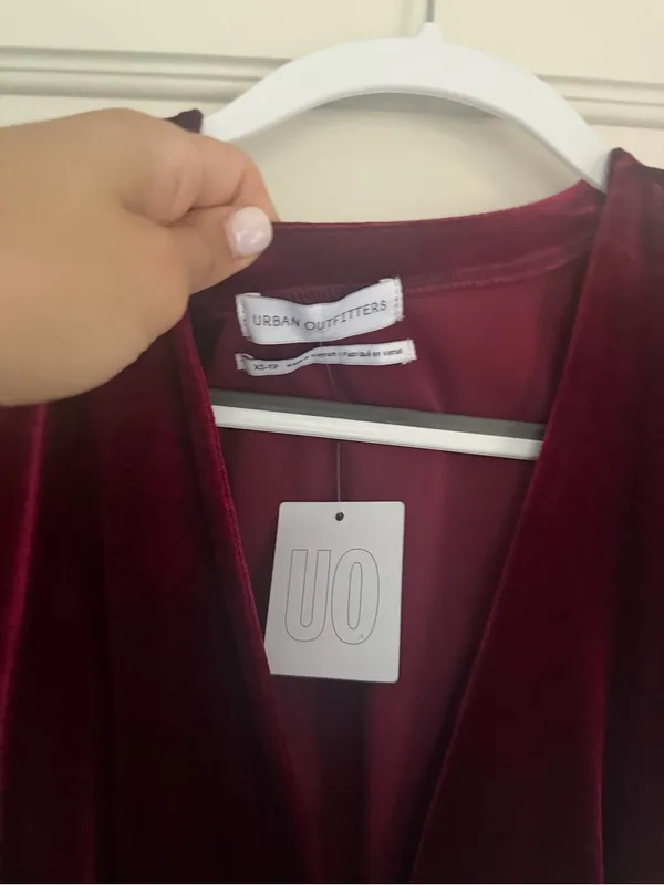 New Urban Outfitters Velvet Top - Image 4