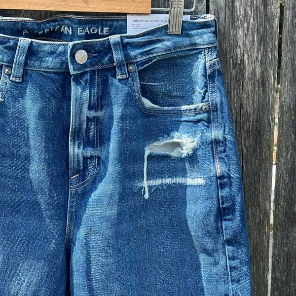 American Eagle outfitters Distressed & Ripped HIGH RISE MOM JEANS NWT - Image 2
