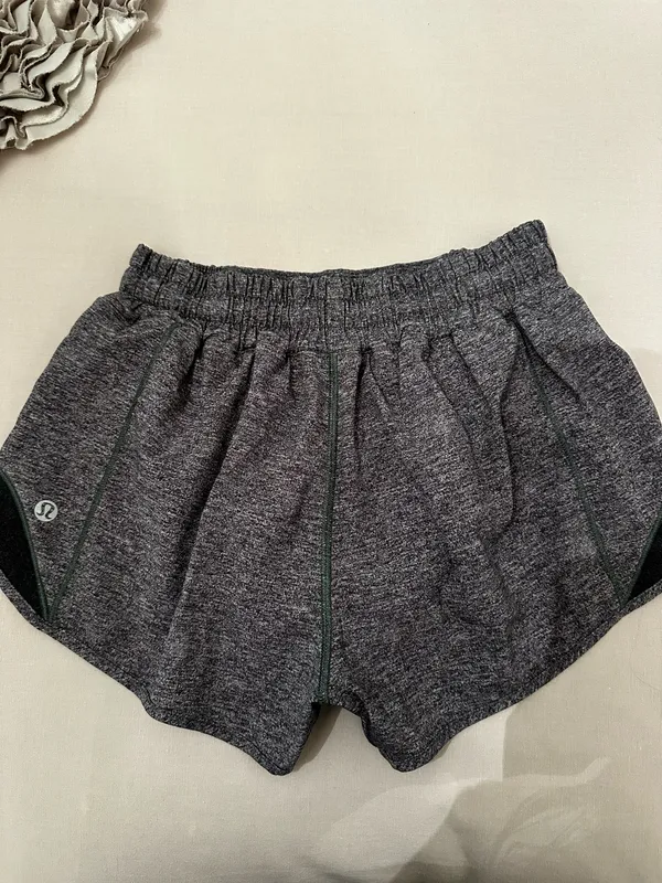 Lululemon Hotty Hot Shorts 2.5" - Image 2