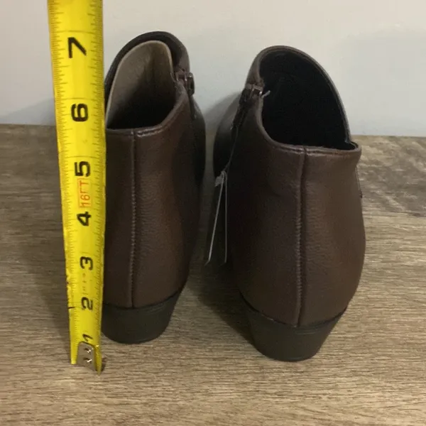 No Boundaries AEROSOLES New! Women’s brown comfort ankle boots size 9 - Image 4