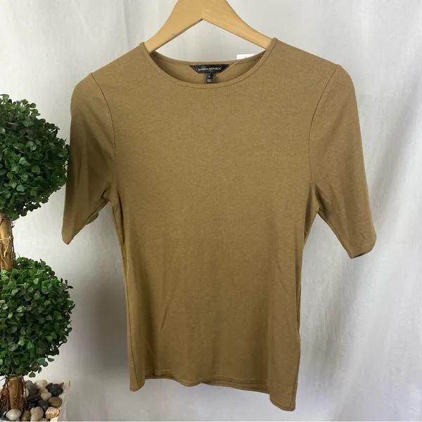 Banana Republic Tan Ribbed Short Sleeve Tee T Shirt NEW M - Image 2