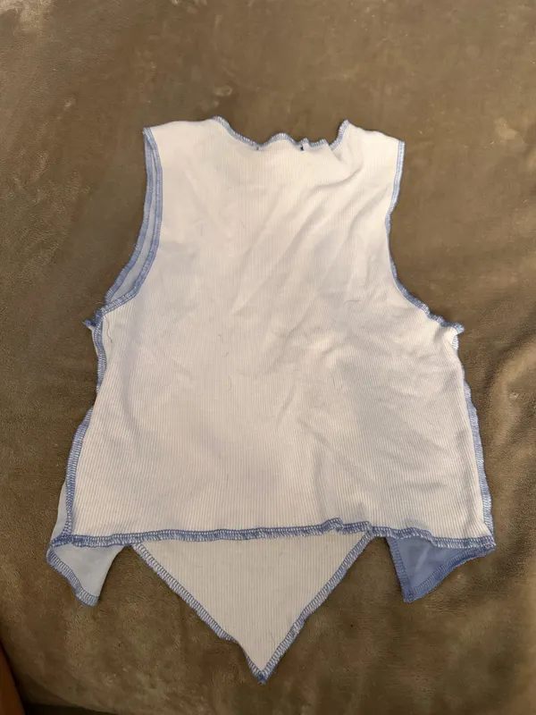 Blue and white forever 21 cropped tank top - Image 2
