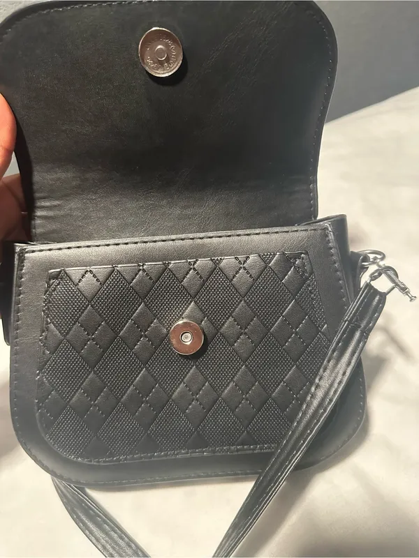 Black Quilted Crossbody Bag with Adjustable Strap - Image 3