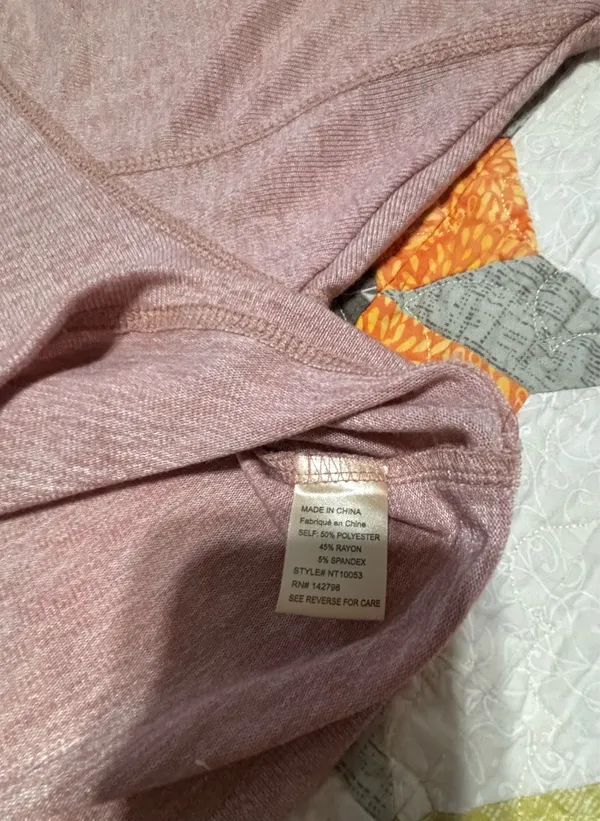 Pink new in pullover sweater Size L - Image 3