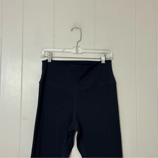 Quince Ultra Form High Rise Capri Leggings Navy Blue L Athleisure Workout Yoga - Image 3
