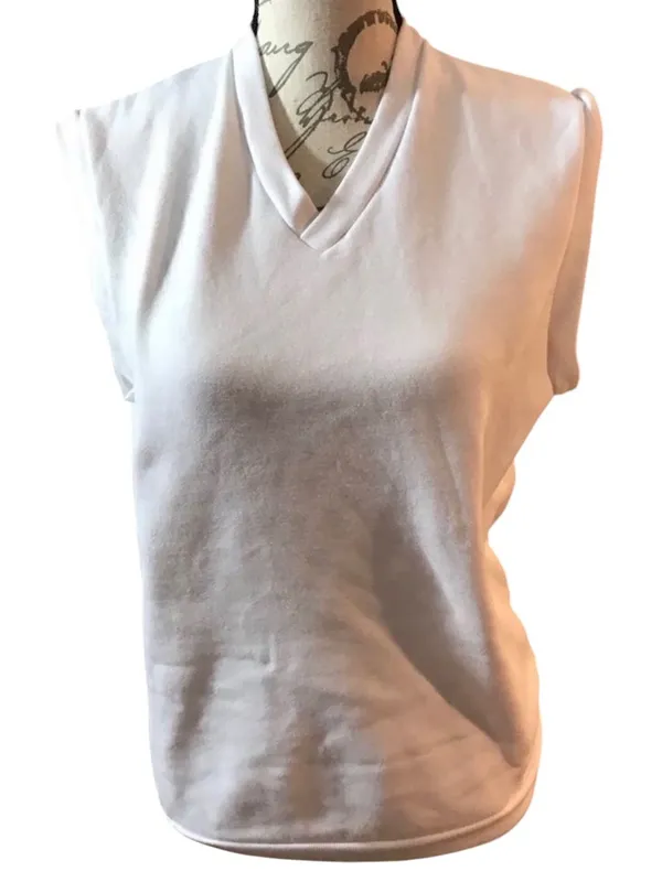 Sleeveless V - Image 9