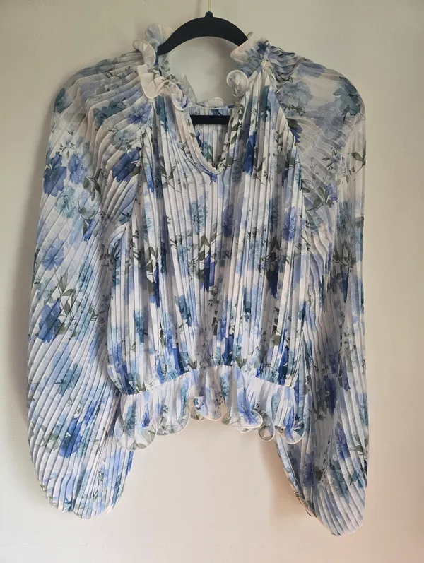 Fate Pleated Floral Blouse - Blue & White - Image 5