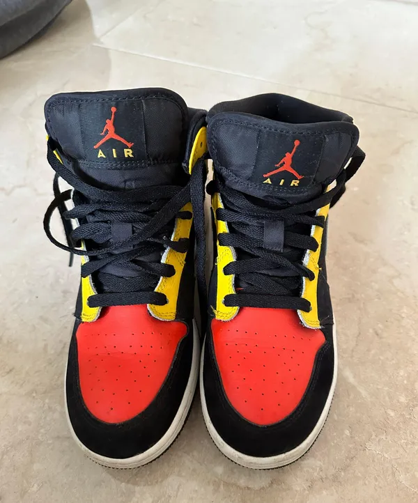 Nike Air Jordan’s 1 Mids - Image 2