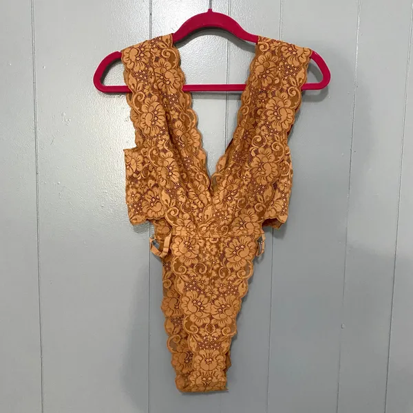 NEW Free People HAH Brown Sugar Cut to the Chase Lace V-neck Boho Bodysuit L - Image 4