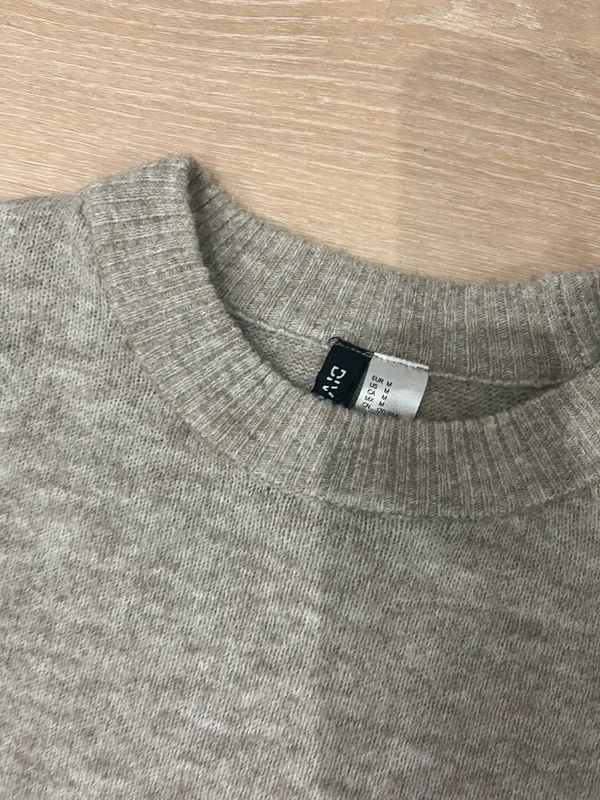 H&M Sweater - Image 3
