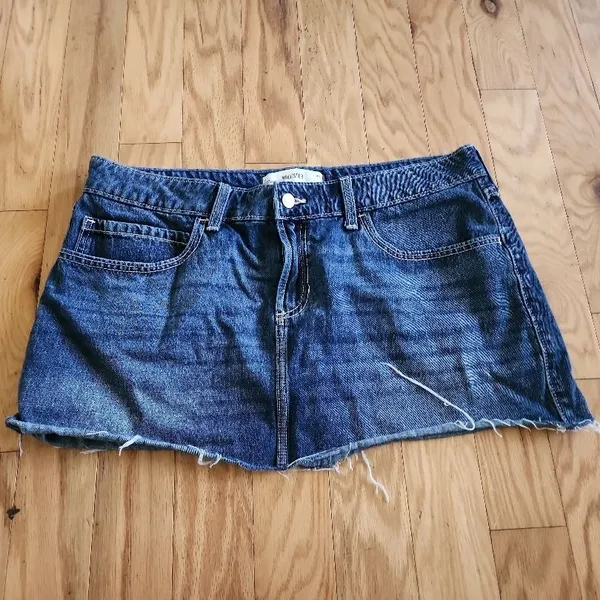 Hollister Denim Mini Skirt‎ Womens Size 14 Blue Raw Hem Five Pocket Casual Chic - Image 2
