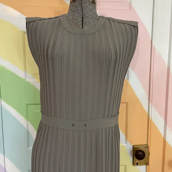 Club Monaco Fossil Green Micro Pleated Column Midi Dress Banded Waist Sz 00 💚🎀 - Image 4