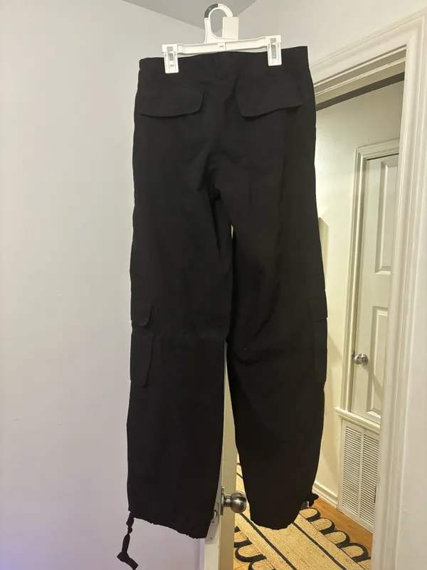 Harper and Ivy low rise black cargo pants. - Image 3