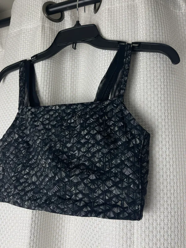 Lululemon Sports Bra (8) - Image 6