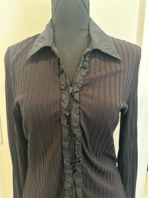 Black blouse top front zipper size 8 - Image 3