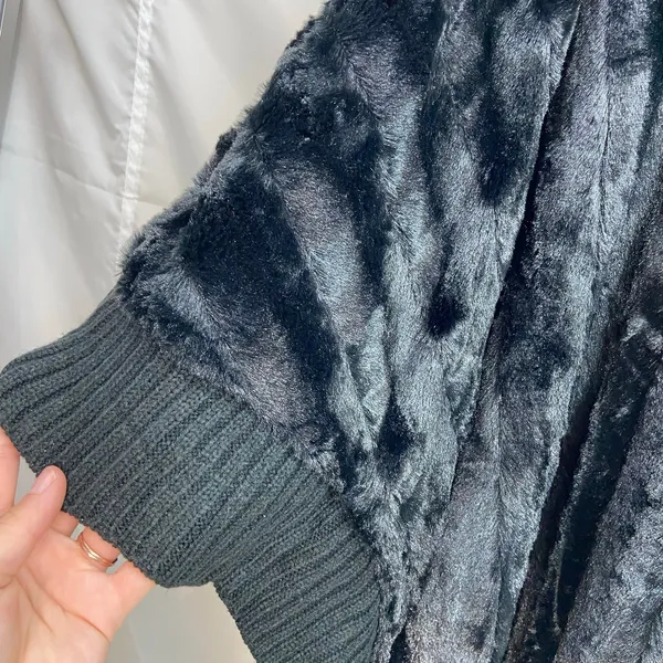 Skye's The‎ Limit women's black plush faux fur turtleneck poncho sweater small - Image 3