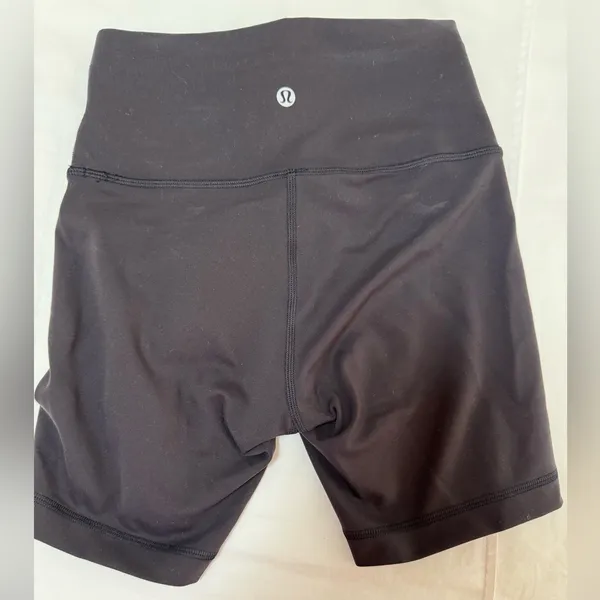 Lululemon Wunder 6 in Bike Shorts - Image 2