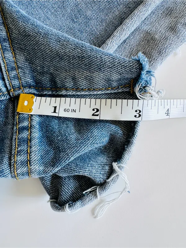 SweatyRocks Light Wash High-Rise Denim Shorts with Frayed Hem Size Medium - Image 11