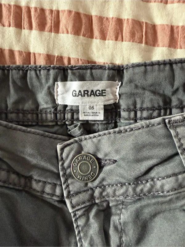 Garage low waisted gray cargo pants - Image 3