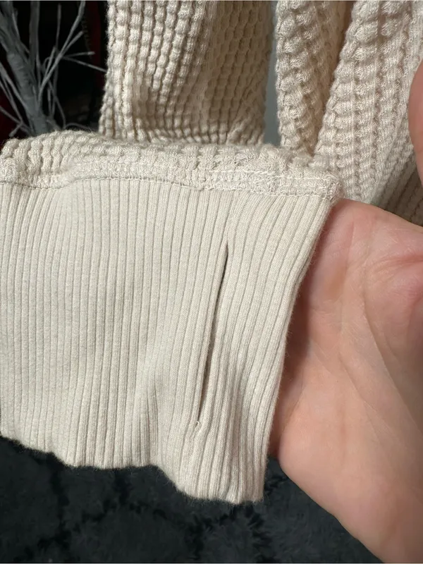 S77. Aerie Cream Waffle Knit V-Neck Sweater - Image 5