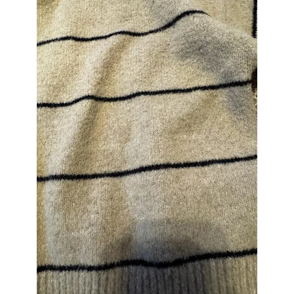 Amazon Cropped sweater - Image 3