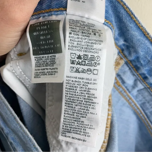 Levi’s 80s Mom Shorts High Rise Cuffed Denim Light Wash Size 32 - Image 13