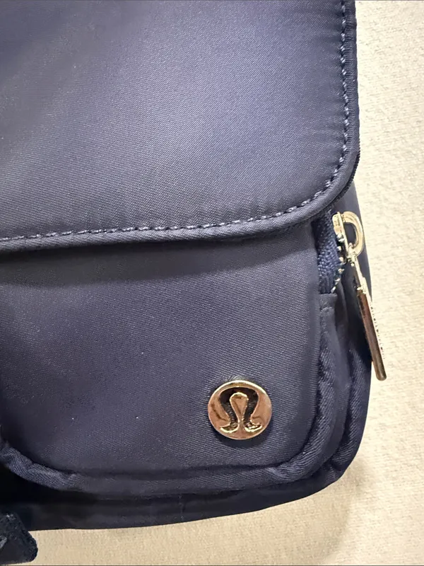 lululemon athletica 3L Navy Crossbody Bag with Silver Hardware - Image 3