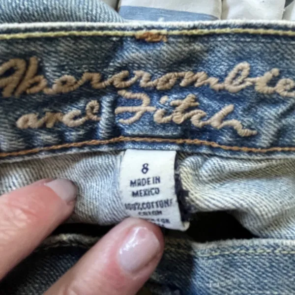 Abercrombie & Fitch crop Jeans Size 8‎ Distressed - Image 3