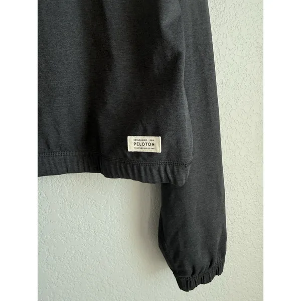 Peloton Dreamblend Mock Neck Crop Sweatshirt Gray M Athleisure Gorpcore Cozy - Image 7