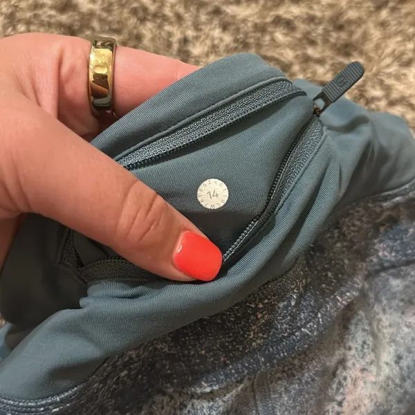 Lululemon Run Time Shorts 2 Size 14 - Image 4